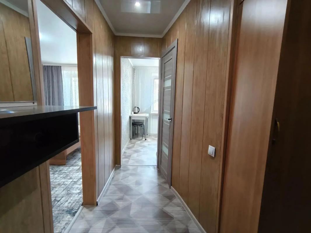 ПРОДАËТСЯ ПРЕКРАСНАЯ 1 - КОМНАТНАЯ КВАРТИРА, НА 3 ЭТАЖЕ, 5 - ТИ ЭТАЖНОГО КИРПИЧНОГО ДОМА, С МЕБЕЛЬЮ - Новотроицк