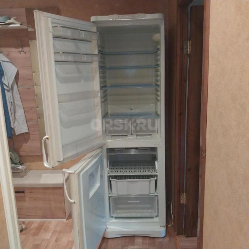 Продам холодильник Индезит б/у в рабочем состоянии за 5000-00 руб. - Орск
