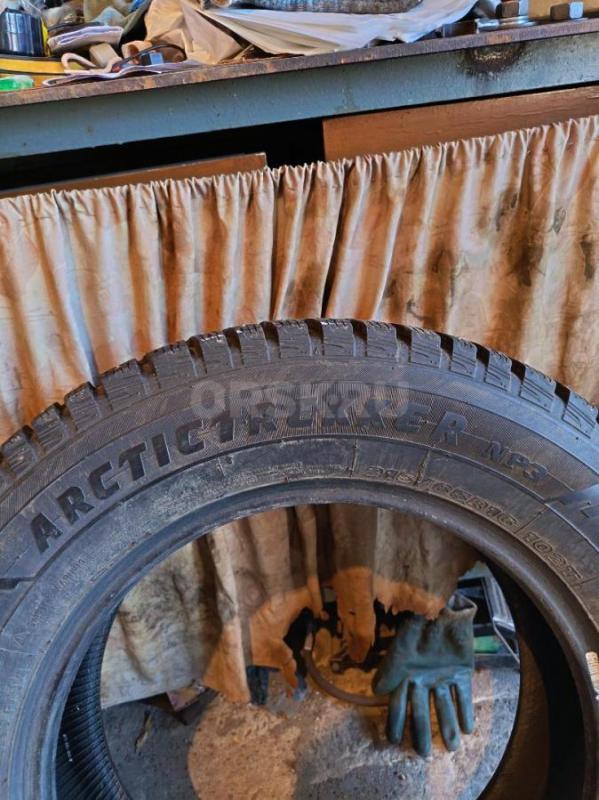 Продам две шипованные шины Maxxis Arctic trekker np3, без ремонтов, не кривая,цена за обе. - Орск