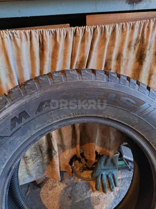 Продам две шипованные шины Maxxis Arctic trekker np3, без ремонтов, не кривая,цена за обе. - Орск