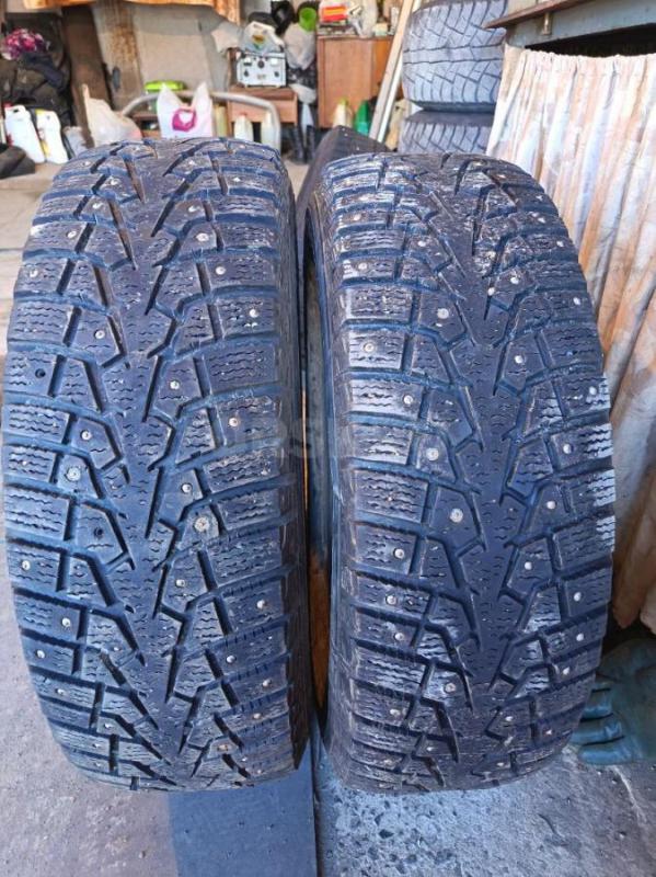 Продам две шипованные шины Maxxis Arctic trekker np3, без ремонтов, не кривая,цена за обе. - Орск