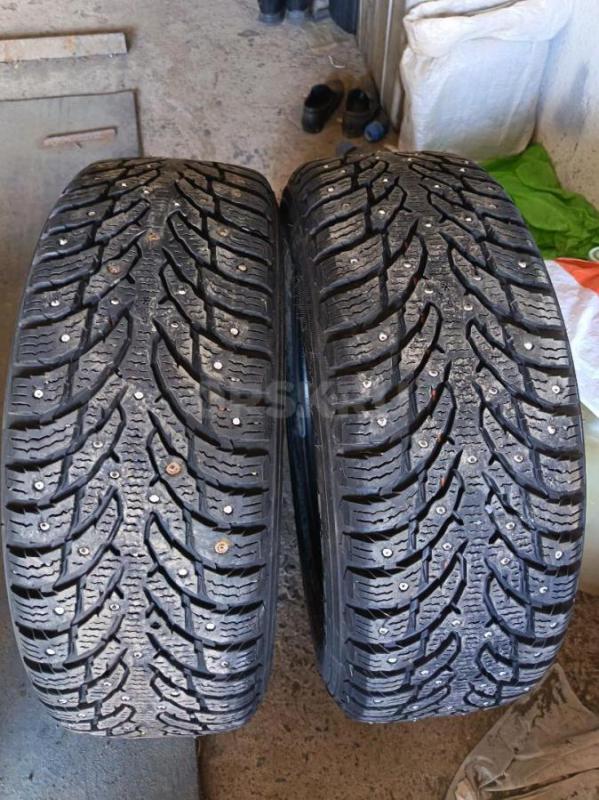 Продам две шипованные шины Nokian Hakapelitta 9, размер 215/65R16, шины после ремонта, при езде проб - Орск