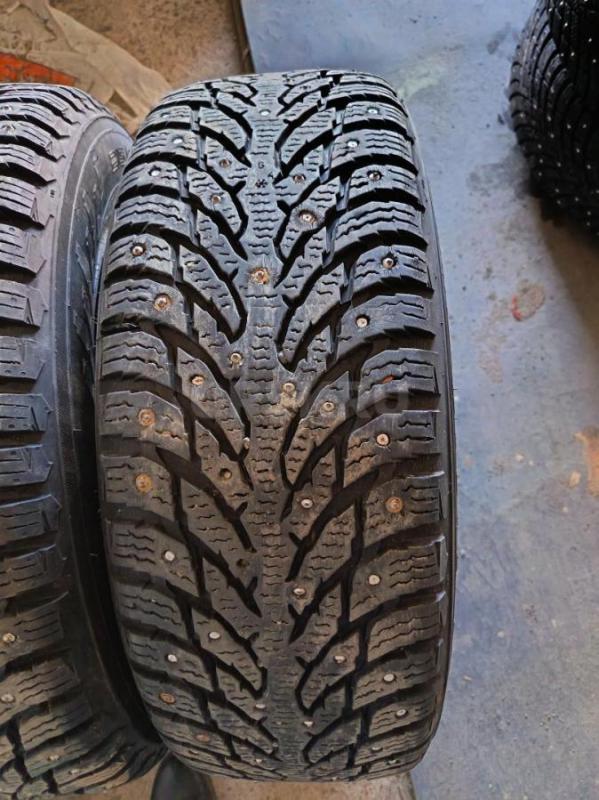 Продам две шипованные шины Nokian Hakapelitta 9, размер 215/65R16, шины после ремонта, при езде проб - Орск