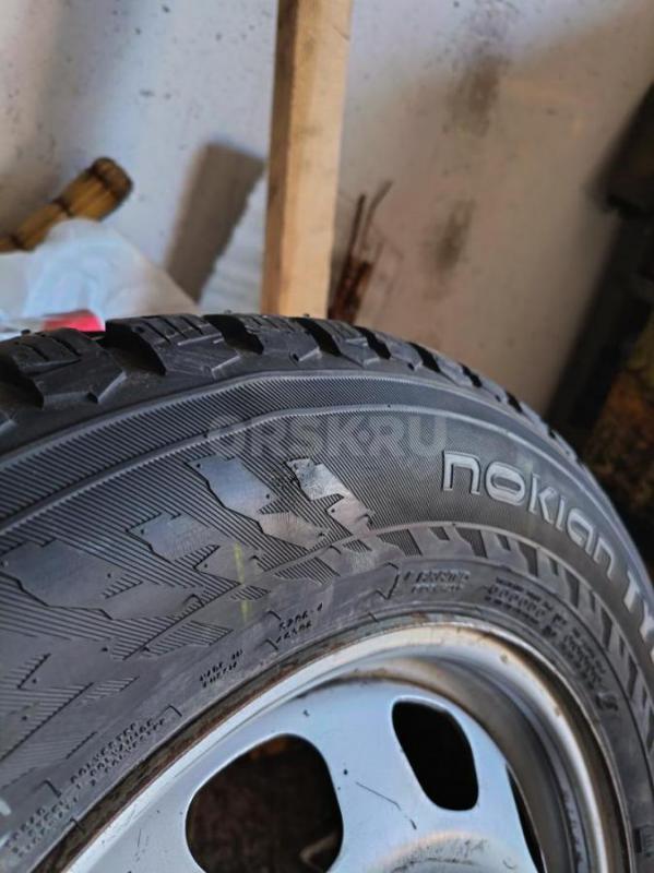 Продам две шипованные шины Nokian Hakapelitta 9, размер 215/65R16, шины после ремонта, при езде проб - Орск