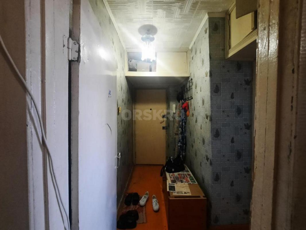 Продам однокомнатную квартиру, 5/5, по пер. - Орск