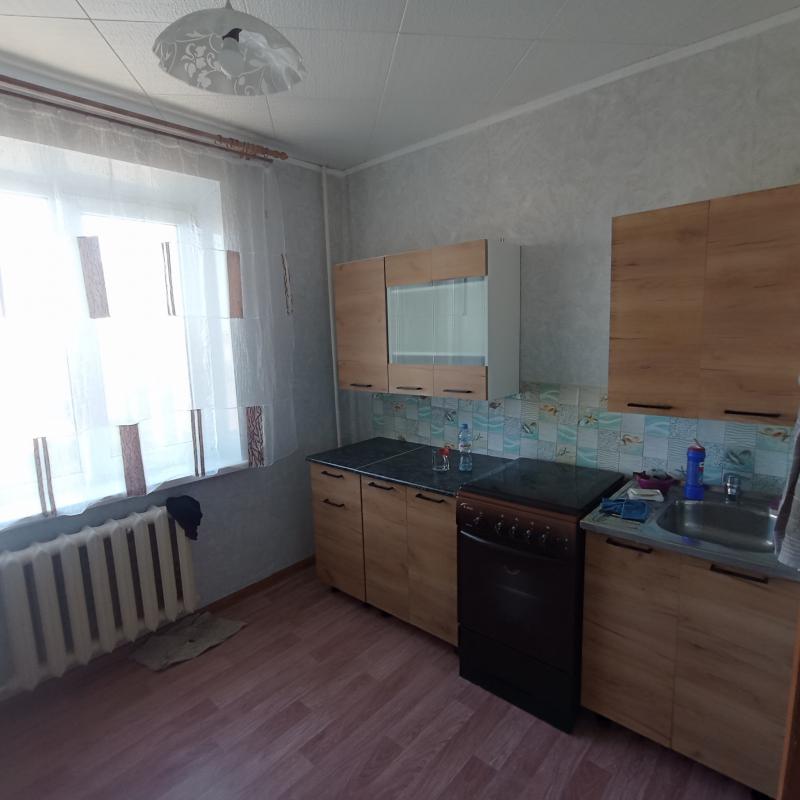 Продаю теплую отличную квартиру в очень хорошем  состоянии на 5 этаже в девятиэтажке, все рядом и оч - Новотроицк