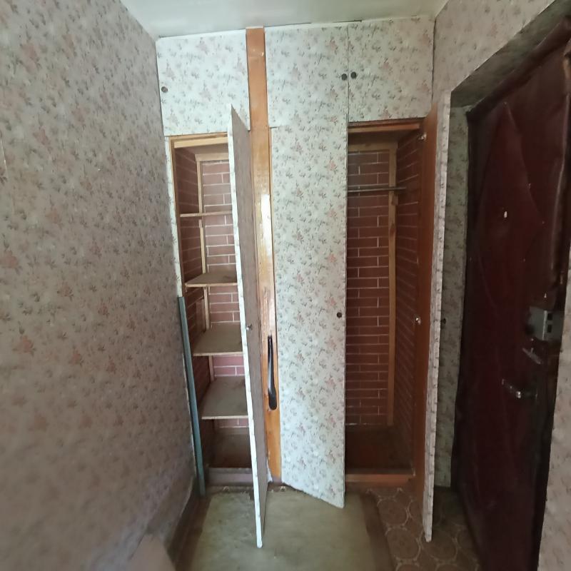 Продаю квартиру с раздельными ходами и пластиковыми окнами на солнечную сторону, ванна совмещенная с - Новотроицк