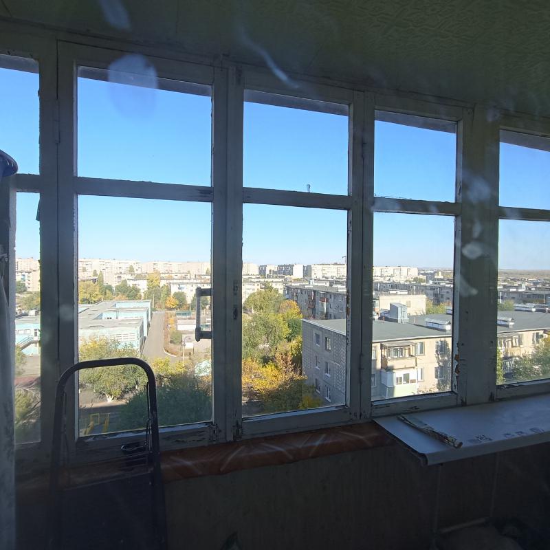 Продаю квартиру с раздельными ходами в отличном состоянии с раздельной ванной и туалетом, остановка - Новотроицк