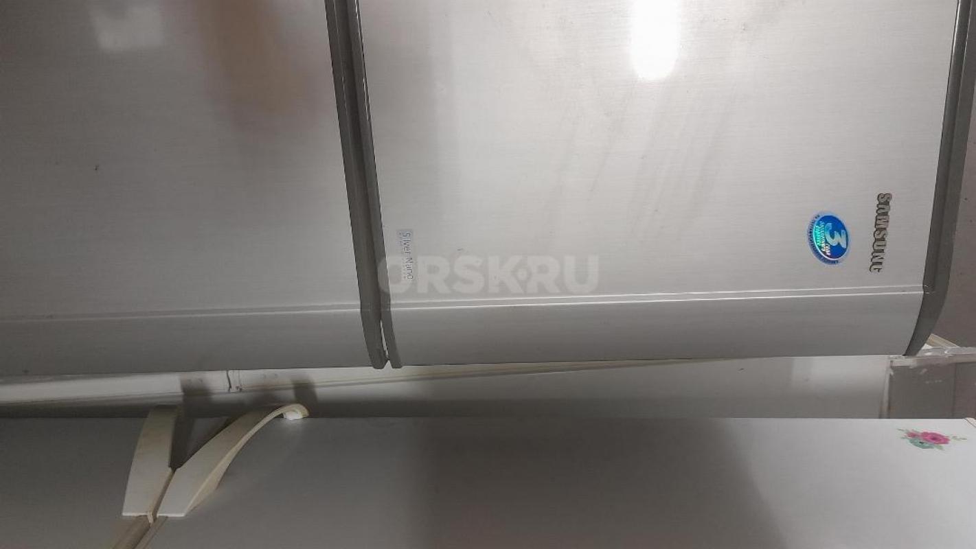 холодильник  .  старенький холодильник юрюзань -5000.   старый позис-5000.  самсунг серебристый -110 - Орск