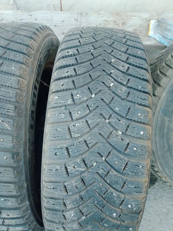 Продам зимние шины б/у  Мишлен 225/65/17 - Новотроицк