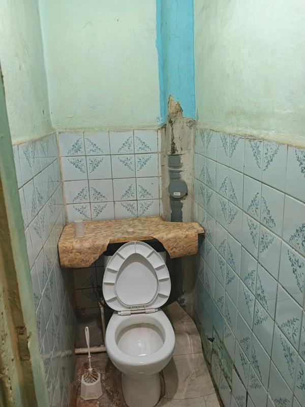Продается 2х комнатная старого типа,без ремонта. - Новотроицк