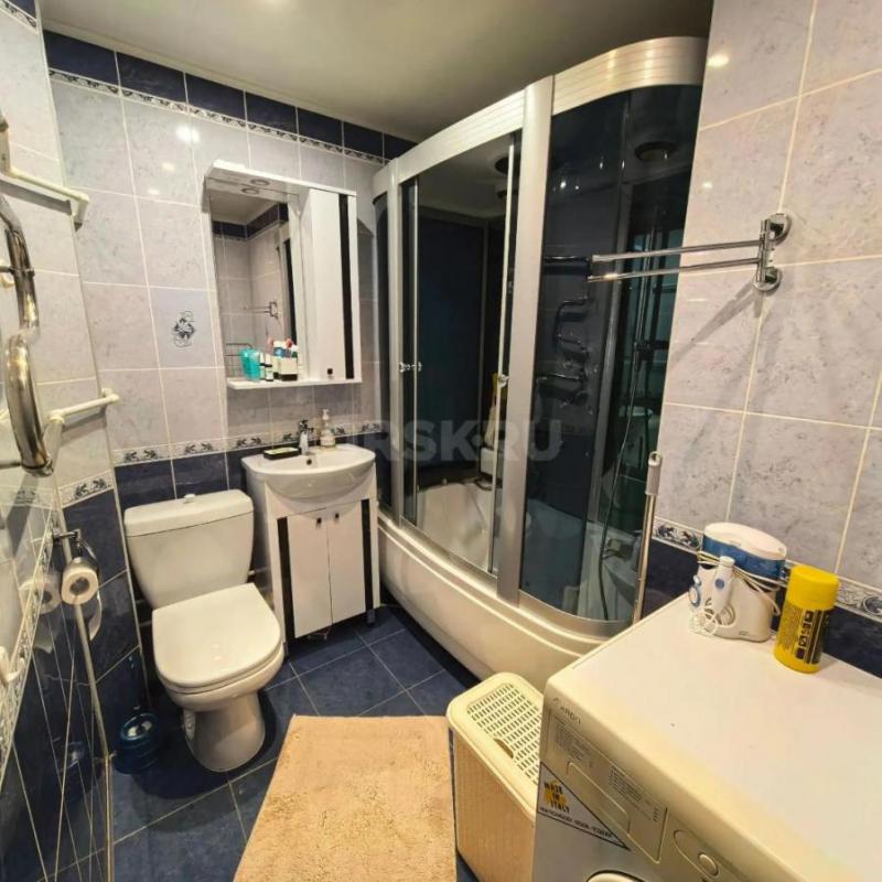 В продаже просторная 3-х комнатная квартира, расположенная на 2-м этаже пятиэтажного панельного дома - Орск