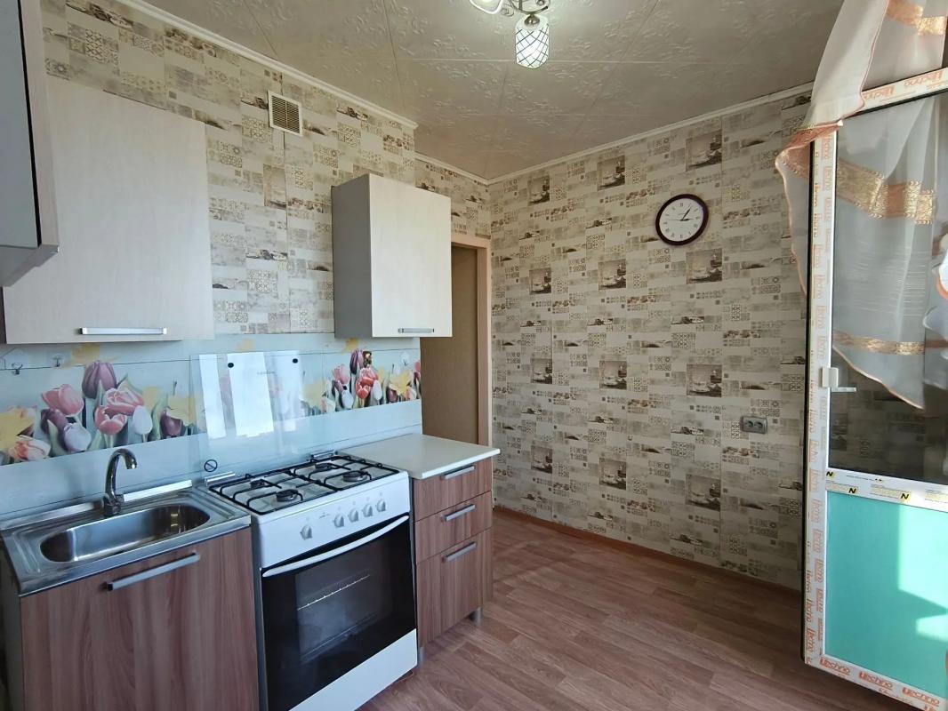ПРОДАËТСЯ 1 - КОМНАТНАЯ КВАРТИРА, УЛУЧШЕННОЙ ПЛАНИРОВКИ НА 9 ЭТАЖЕ
Адрес: г. - Новотроицк